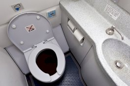 Penumpang Terjebak di Toilet Pesawat, Penerbangan Terpaksa Dialihkan