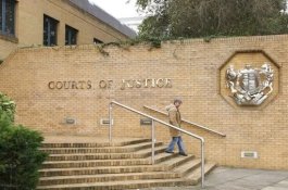 Rebutan Perusahaan, Ayah Tabrakkan Truk ke Rumah Putranya Saat Cucu Tidur di Dalam