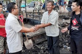Usaha Tambal Ban Terbakar Akibat Bentrok, Wagub Sulsel Bantu Modal