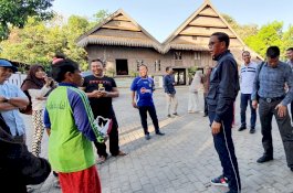 Nurdin Abdullah Datang, Petugas Kebersihan Bantaeng: Sukkuru'ku Nia Pak Professor