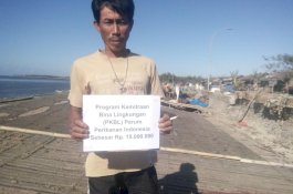 Perum Perindo Salurkan Bantuan Rp105 Juta Bagi Pembudidaya Rumput Laut di Bantaeng