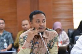 Dini Hari, Sudirman Sulaiman Terbang ke Papua Temui Warga Sulsel
