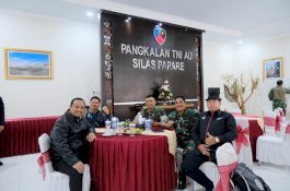 Bawa Bantuan Rp1 Miliar, Wagub Sulsel dan Sekprov Dapat Sambutan Hangat di Papua