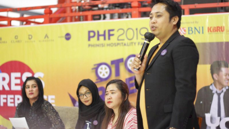 Marcom Manager The Rinra, Azis Munawir memberikan keterangan perss terkait Phinisi Hospitality Fair dihadapan awak media, Rabu, (1/10/2019) 