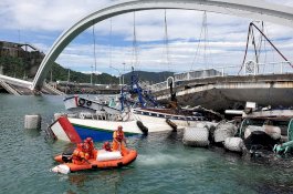 Detik-detik Jembatan Runtuh di Taiwan Disusul Kebakaran Truk Minyak