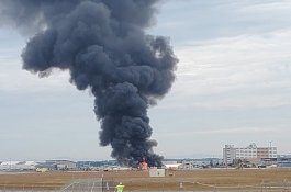 Pesawat Pembom PD II Jatuh Setelah Lepas Landas, 7 Orang Tewas
