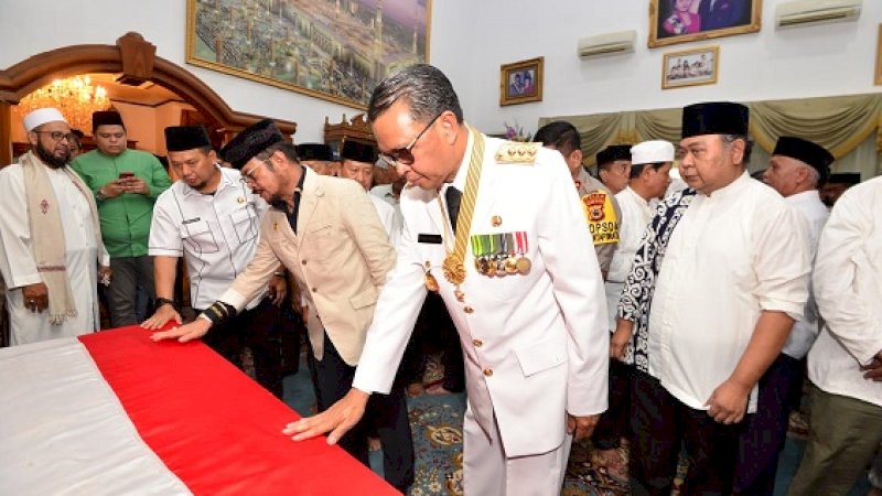 Gubernur Sulsel, Nurdin Abdullah melayat jenazah Mayjen TNI Purn H Zainal Basri Palaguna