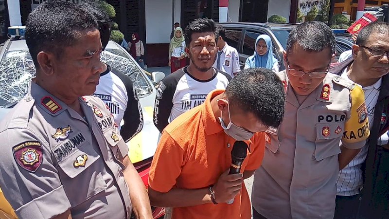 Farid Wajeddi (oranye), mahasiswa UNM Makassar perusak mobil polisi saat unjuk rasa beberapa waktu yang lalu