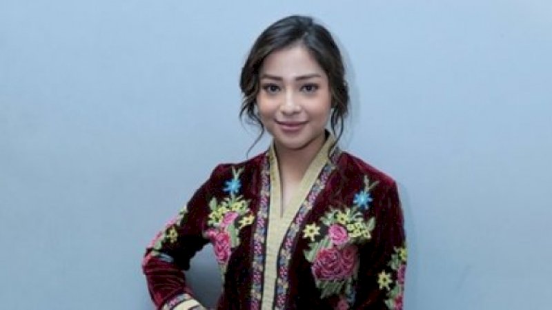 Nikita Willy (Int)