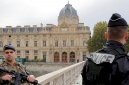 Pria 45 Tahun Mengamuk Pakai Pisau di Mabes Polisi Prancis, 4 Orang Tewas