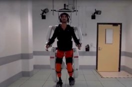 Pakai Sensor Otak, Robot Ini Bantu Pria Lumpuh Bisa Jalan