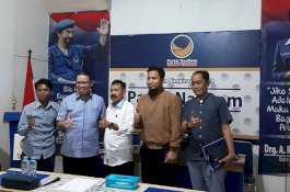 Usai Bertemu Rektor Unhas, Ismak Ambil Formulir Pendaftaran Cawalkot di NasDem Makassar
