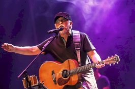 Iwan Fals: Dear Puan Maharani, Anggota Tidur Lempar Pakai Palu