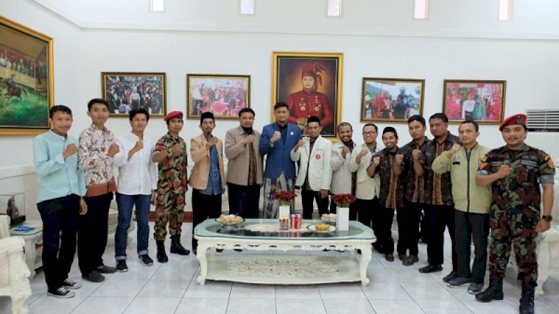 Pengurus Pemuda Muhammadiyah menemui Bupati Gowa Adnan Purichta Ichsan, Minggu (6/10/2019).