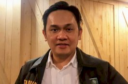 Diejek Pakai Baju Murah, Farhat Abbas Laporkan Hotman Paris ke Polisi