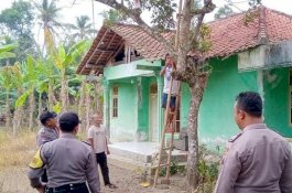 MU Ditekuk Tuan Rumah Newcastle, Pria Ini Gantung Diri di Pohon Rambutan