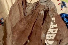 Pakaian Berlumur Darah Milik Pelajar yang Tewas Ditikam Diabadikan oleh Keluarganya