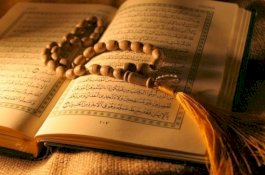 Menyimpan Al-Qur'an di Dalam Mobil, Bagaimana Hukumnya?