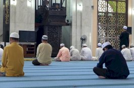 Orang yang Tertawa dalam Masjid Kuburannya Gelap, Begini Penjelasannya
