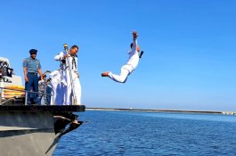 Naik Pangkat, Kopral Lantamal VI Diceburkan ke Laut