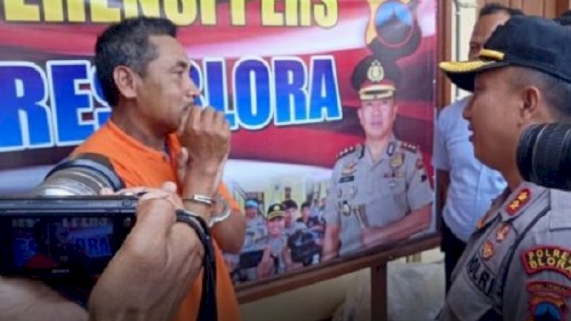 Doyo, pelaku pembunuhan selingkuhan, menceritakan kronologi pembunuhan kepada Kapolres Blora, AKBP Antonius Anang.