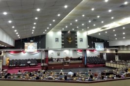 Ina Kartika Ternyata Belum Kantongi SK DPP, Paripurna DPRD Sulsel Hujan Interupsi