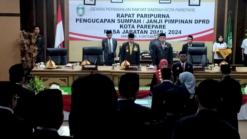 Andi Nurhatina resmi menjadi ketua DPRD Kota Parepare periode 2019-2024. Dia dilantik Rabu(9/10/2019).