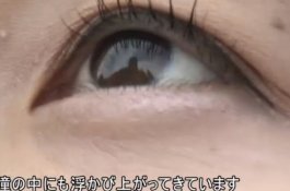 Penggemar Lecehkan Idolanya, Alamatnya Diketahui dari Pantulan Mata di Foto