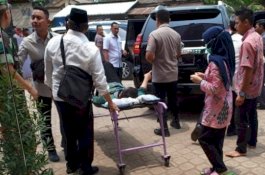 Menkopolhukam Wiranto Ditikam, Perempuan Wanita Berhijab Diamankan