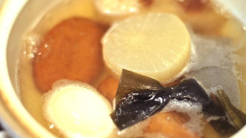 Oden adalah sup tradisional Jepang yang direbus dalam kaldu