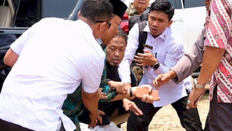 Detik-detik penikaman Menteri Koordinator Bidang Politik, Hukum, dan Keamanan, Wiranto. (Foto: Polres Pandeglang)