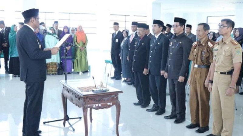 Bupati Barru, saat melantik sejumlah pejabat eselon II Pemkab Barru.