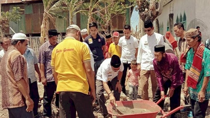 Bupati Jeneponto, Iksan Iskandar, saat meresmikan pembangunan Masjid Al Ma'mur, Bontoa, Jumat (11/10/2019).