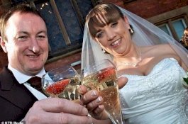 Baru Masuk Kerja Usai Cuti Hamil, Sipir Cantik Ini Mesum dengan Napi di Lemari