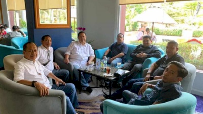 CEO PSM Munafri Arifuddin alias Appi ngopi bareng Taufiqul Hidayat Ande Latief atau Dokter Onasis (Dokter O) di Hotel Aryaduta Makassar, Sabtu pagi (12/10/2019). 