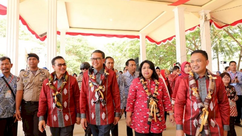 Gubernur Sulawesi Selatan, H M Nurdin Abdullah membuka secara resmi jambore Ikatan Penyuluh Keluarga Berencana (IPeKB) di Pantai Seruni Bantaeng, Sabtu (12/10/2019).