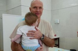 Lahir Dengan 3 Kaki dan 2 Penis, Bayi ini Akhinya Bisa Hidup Normal