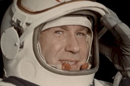 Orang Pertama yang Berjalan di Luar Angkasa Meninggal Dunia