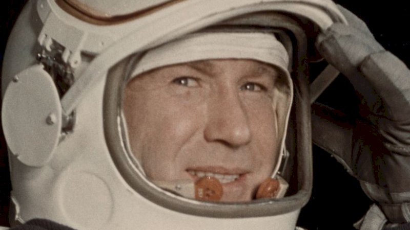 Orang Pertama yang Berjalan di Luar Angkasa Meninggal Dunia