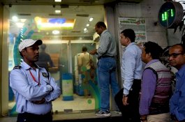 Suruh Putrinya Dorong Sepeda, Satpam ATM Ini Ditikam Putra yang Baru Berusia 14 Tahun