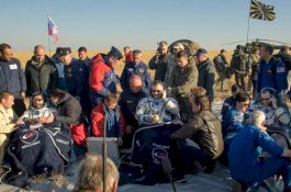 Kembali dari Luar Angkasa, Astronot UEA Disambut Bagaikan Pahlawan