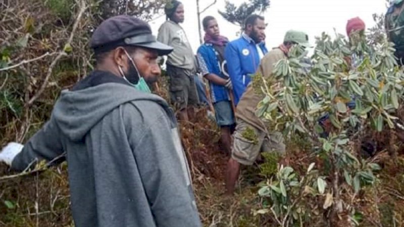 JapHAM saat mengevakuasi jenazah di Nduga, Papua.