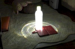 Setelah Hagibis Landa Jepang, Pria Ini Bikin Lampu Darurat dari Botol Air, Susu dan Smartphone