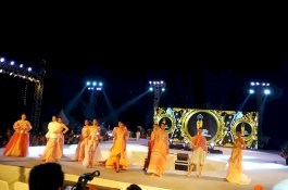 Berburu Souvernir F8 di Stand Genji WareStore, Ada Gelang Gratis 