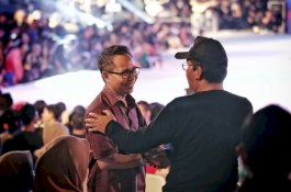 Sebut Kawan Demokrasi, Danny Pomanto Perkenalkan UQ Sukrianyah pada Penutupan F8