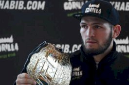 Khabib Nurmagomedov Sentil Mo Salah yang Bintangi Iklan Bareng Model Seksi