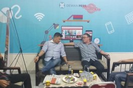 Berkunjung ke Rakyatku.com, Direktur Jenggala Center Bahas Isu Politik Terkini