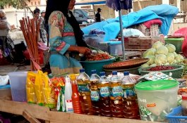 Pedagang dan IRT di Gowa Tak Ambil Pusing Larangan Penjualan Minyak Curah