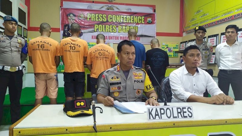 Kapolres Barru, AKBP Burhaman saat jumpa pers, Senin (14/10/2019).