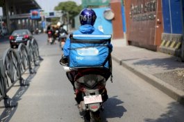 Pria Ini Ketahuan Selingkuh Setelah Pacarnya Kirimkan Paket Makanan